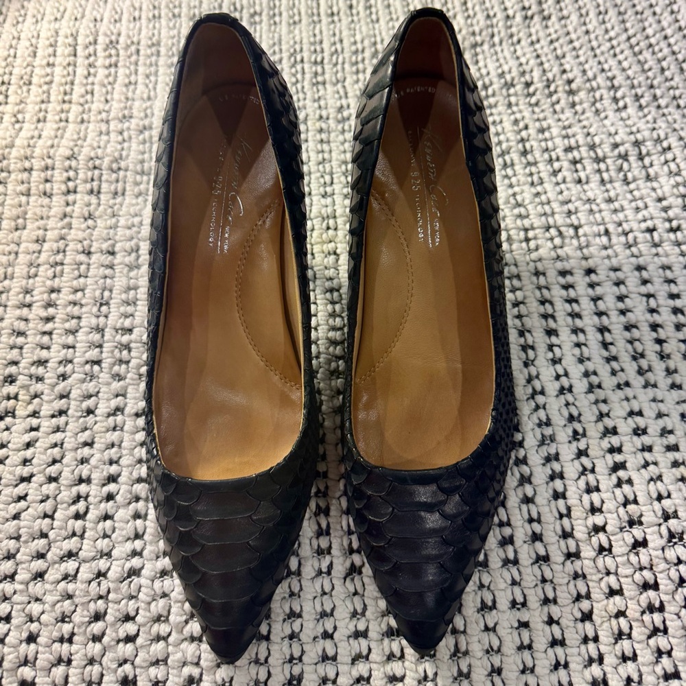Kenneth Cole Black Textured Heels NY exclusive 92-5 technology collection
